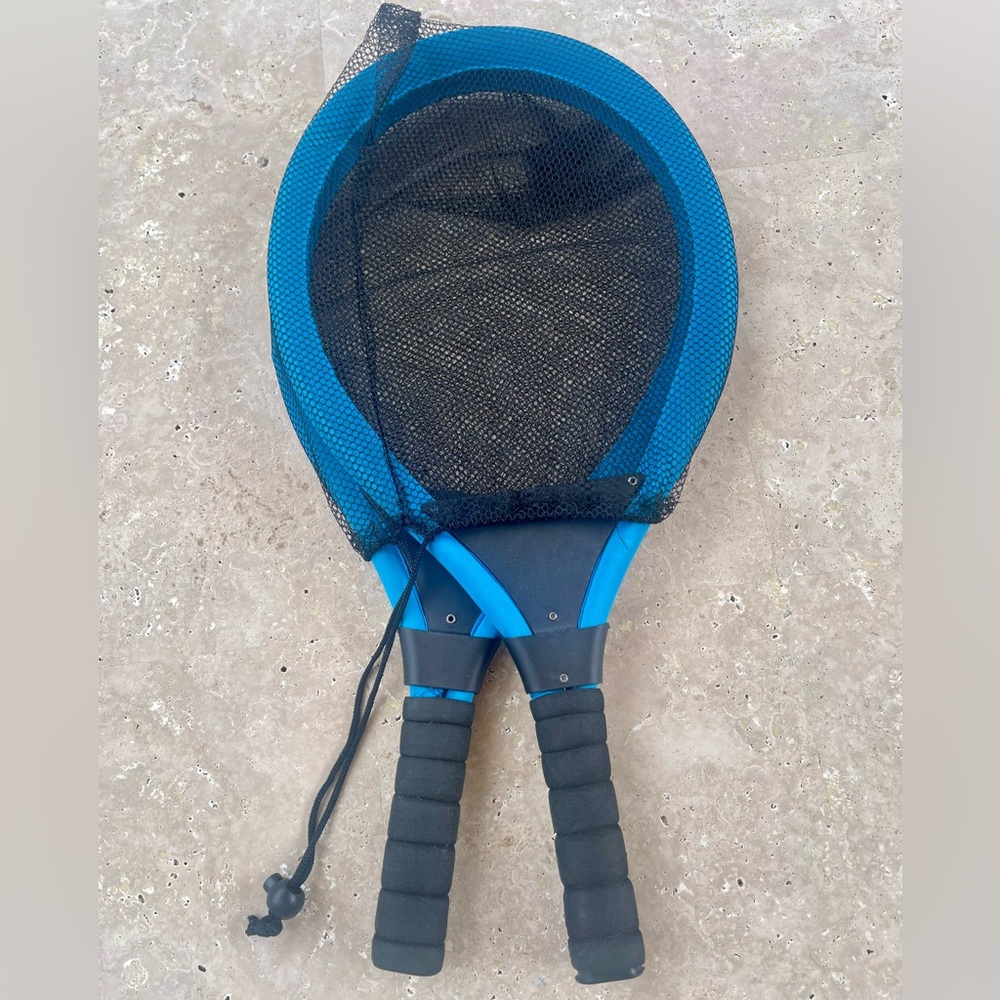 Like New Set of 2 Badminton Rackets W/Net Storage